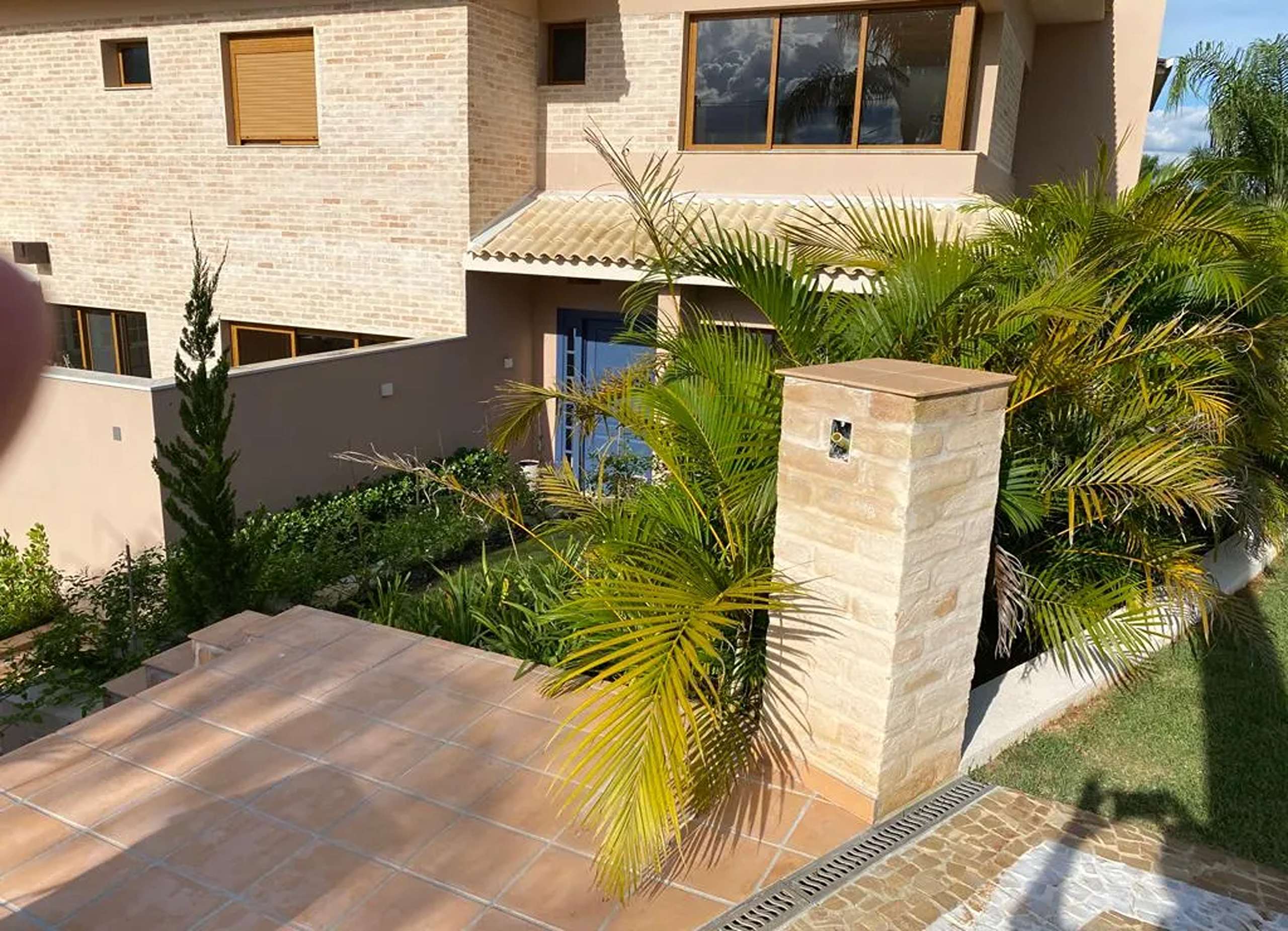 MS-Zappa-Sorocaba-Casa-iluminada-area-gourmet-e-piscina-se-conectam-ao-jardim._2_2