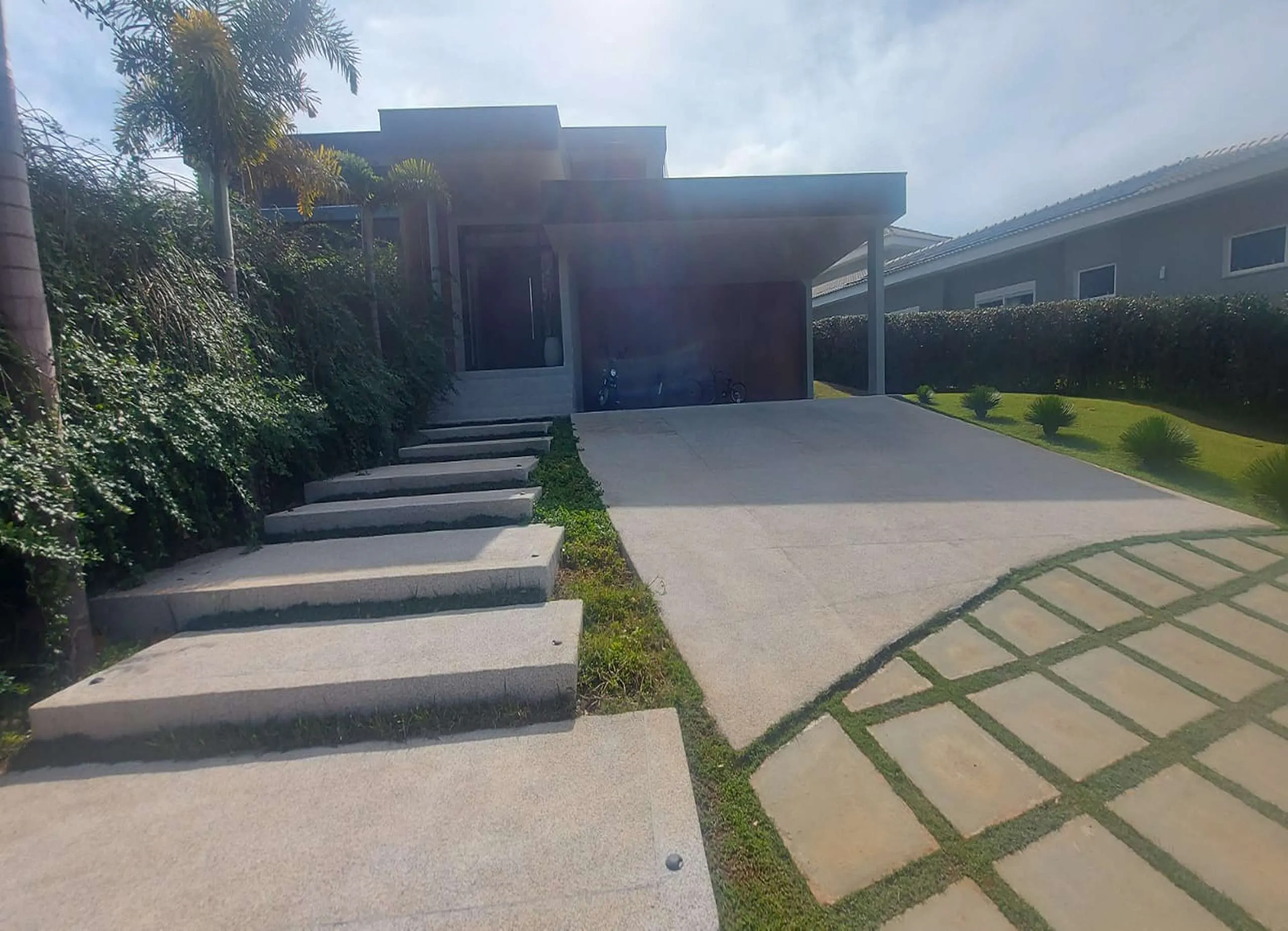 MS-Zappa-Sorocaba-Entrada-privativa-paisagismo-exuberante-e-arquitetura-contemporanea