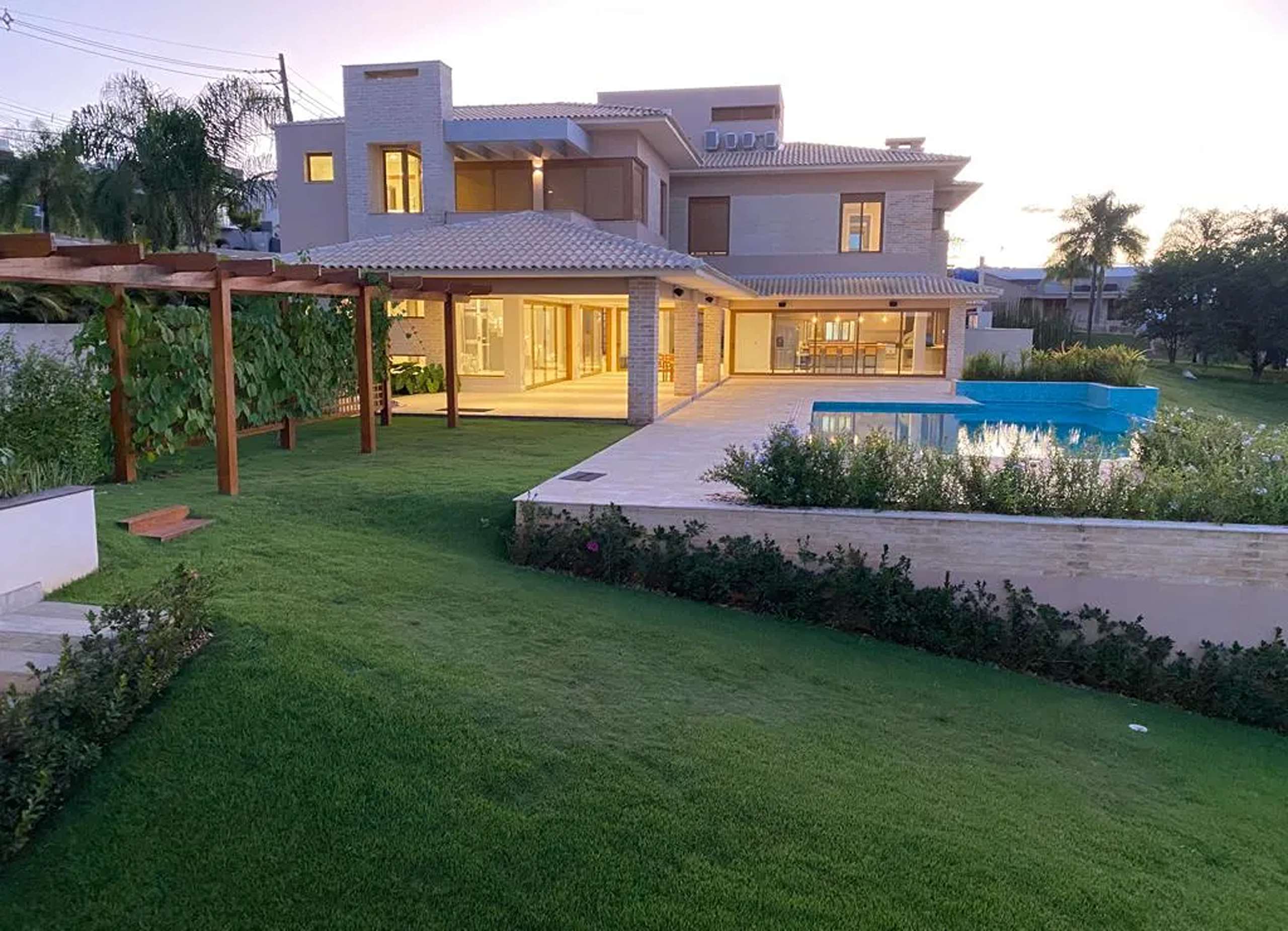 MS-Zappa-Sorocaba-Piscina-com-borda-infinita-integrada-a-area-gourmet-sofisticada._14_14-1