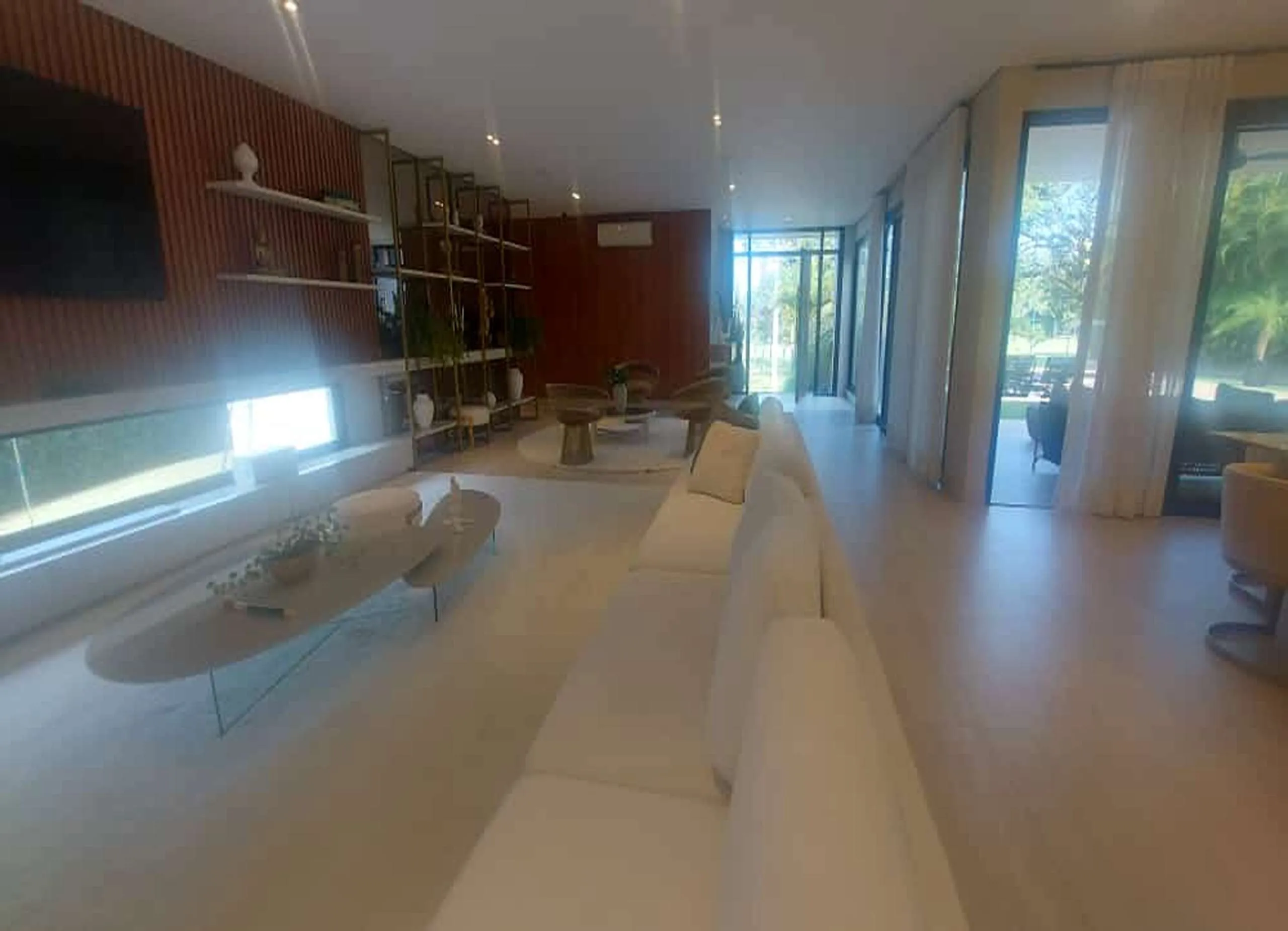 MS-Zappa-Sorocaba-Sala-de-TV-espacosa-e-confortavel-com-iluminacao-e-marcenaria-nobre