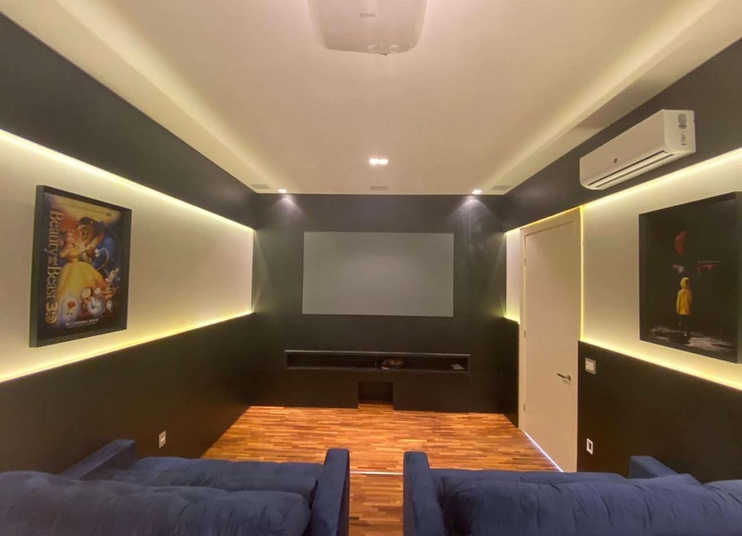 MS-Zappa-Sorocaba-Sala-de-cinema-privativa-com-poltronas-reclinaveis-iluminacao-indireta-e-paredes-acusticas-1