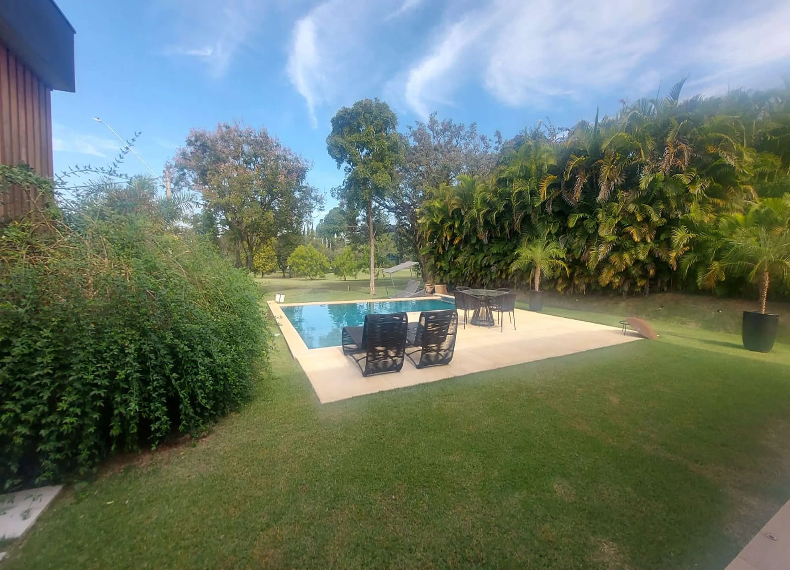 MS-Zappa-Sorocaba-Varanda-social-area-gourmet-aberta-para-o-jardim-e-piscina.-2