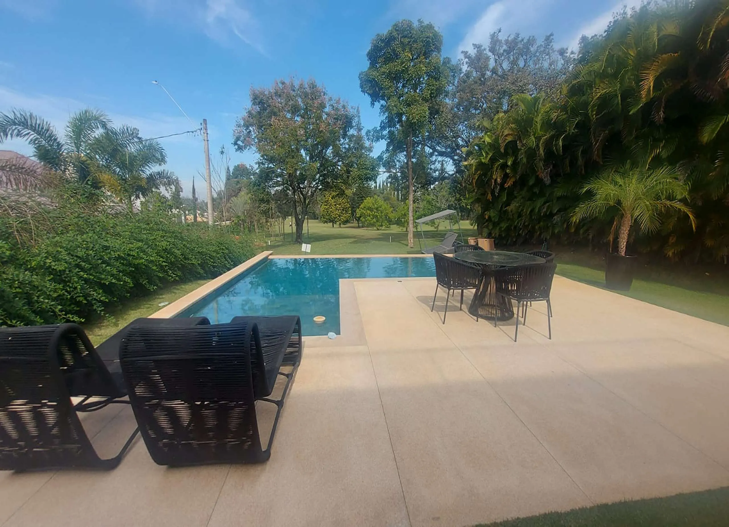 MS-Zappa-Sorocaba-Varanda-social-area-gourmet-aberta-para-o-jardim-e-piscina