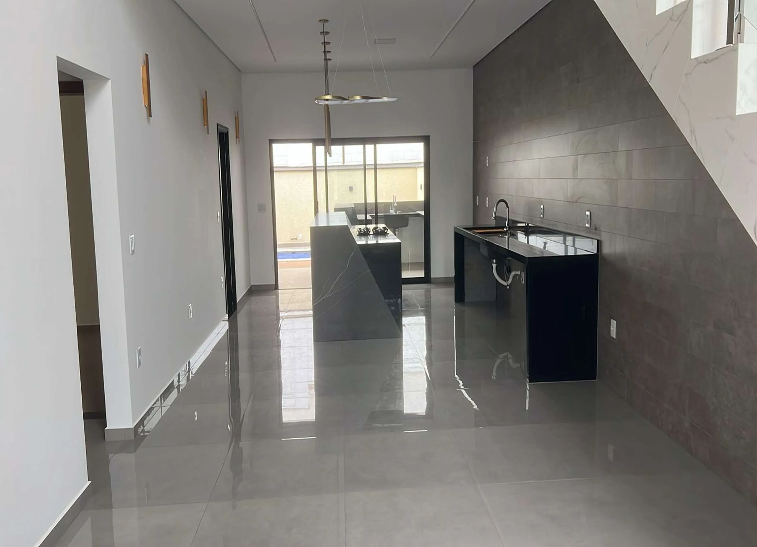 MS-Zappa-Sorocaba-Cozinha-integrada-com-ilha-em-pedra-e-design-sofisticado