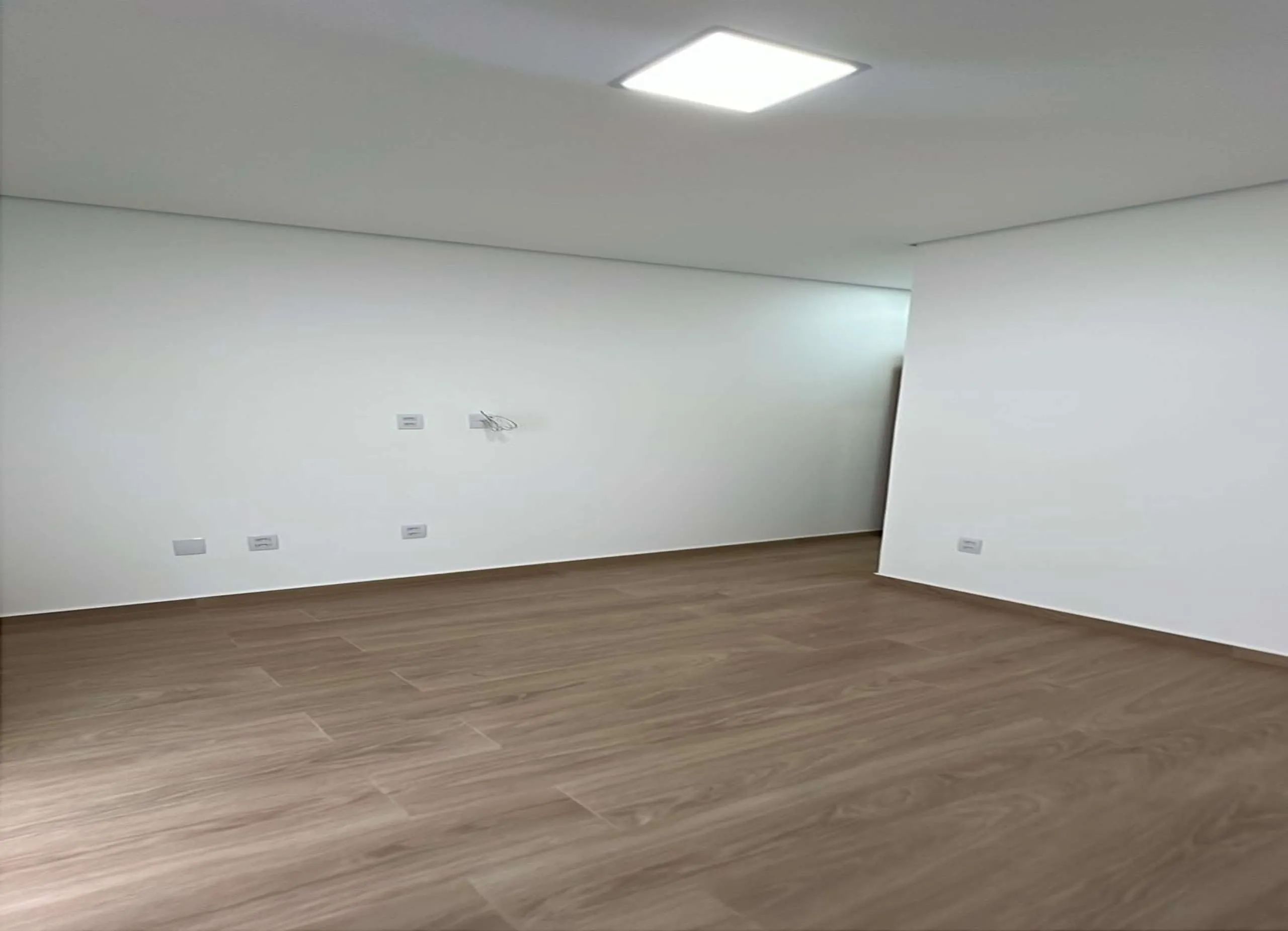 MS-Zappa-Sorocaba-Espaco-multiuso-com-piso-amadeirado-para-escritorio-ou-deposito.-2