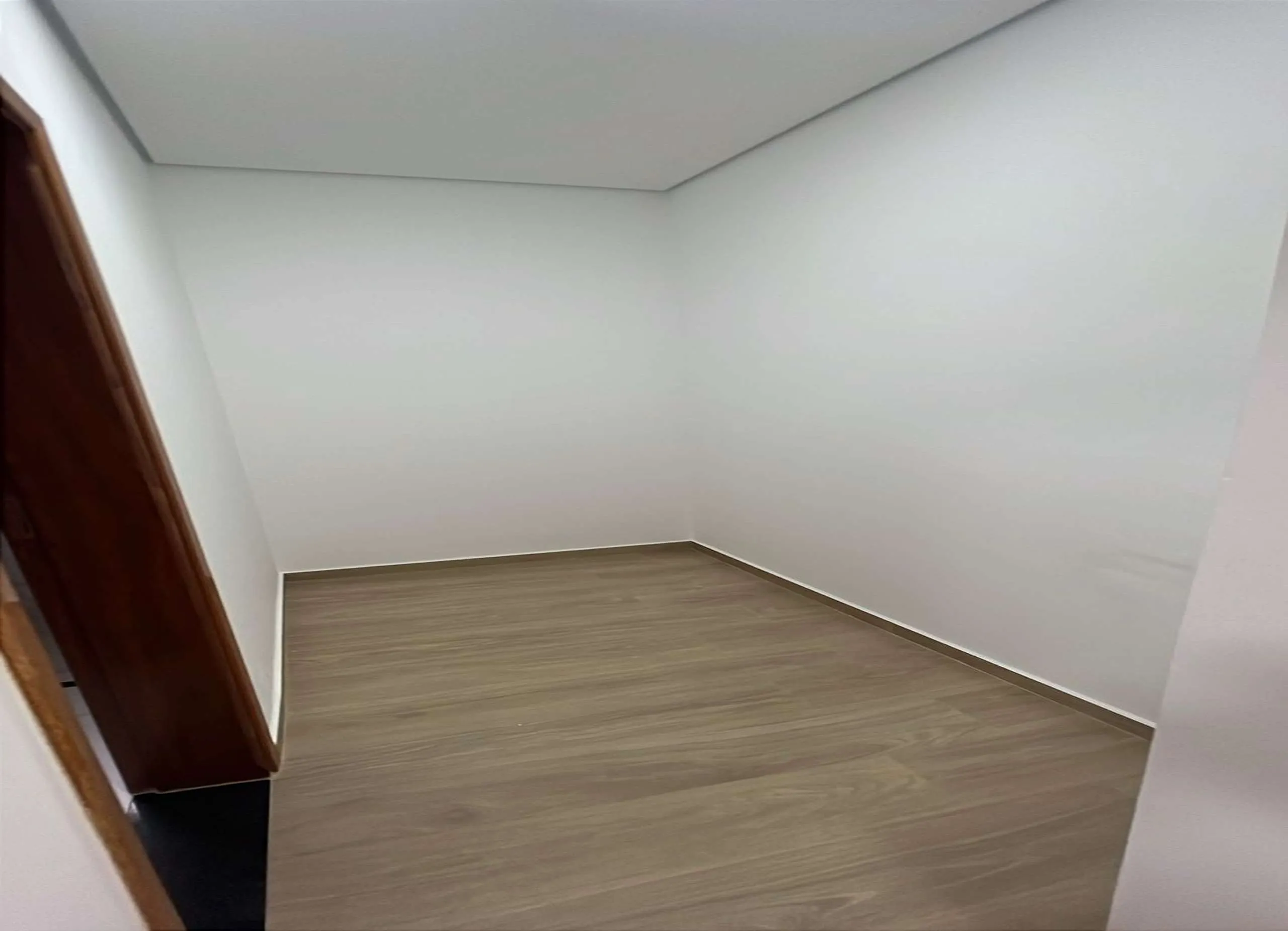 MS-Zappa-Sorocaba-Espaco-multiuso-com-piso-amadeirado-para-escritorio-ou-deposito