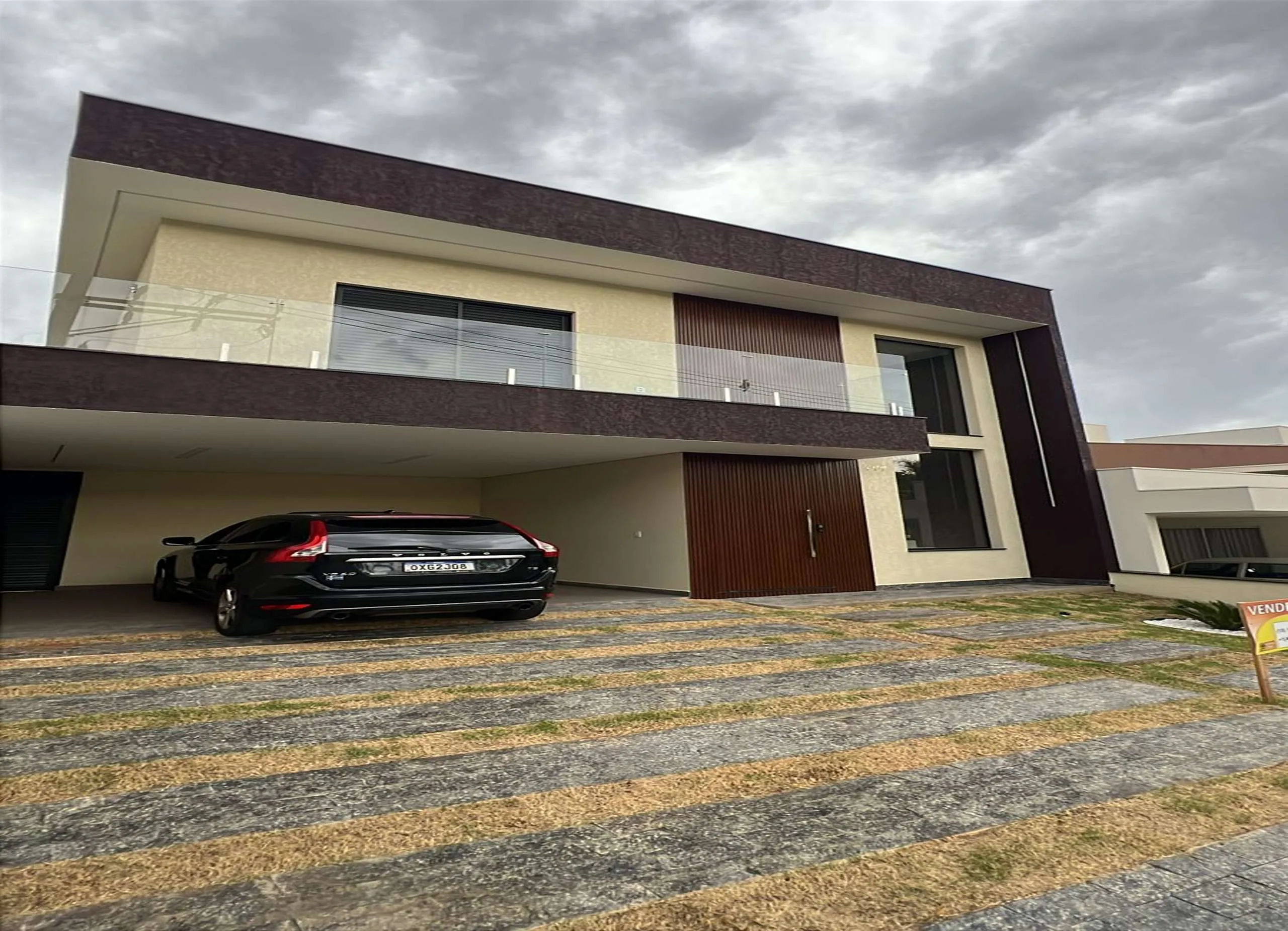 MS-Zappa-Sorocaba-Fachada-imponente-em-linhas-retas-e-garagem-para-4-carros-1